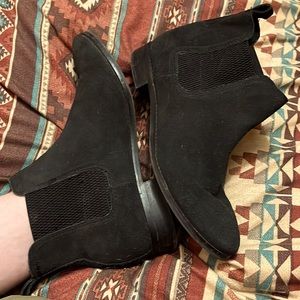 Tom’s ELLA Chelsea ankle bootie!